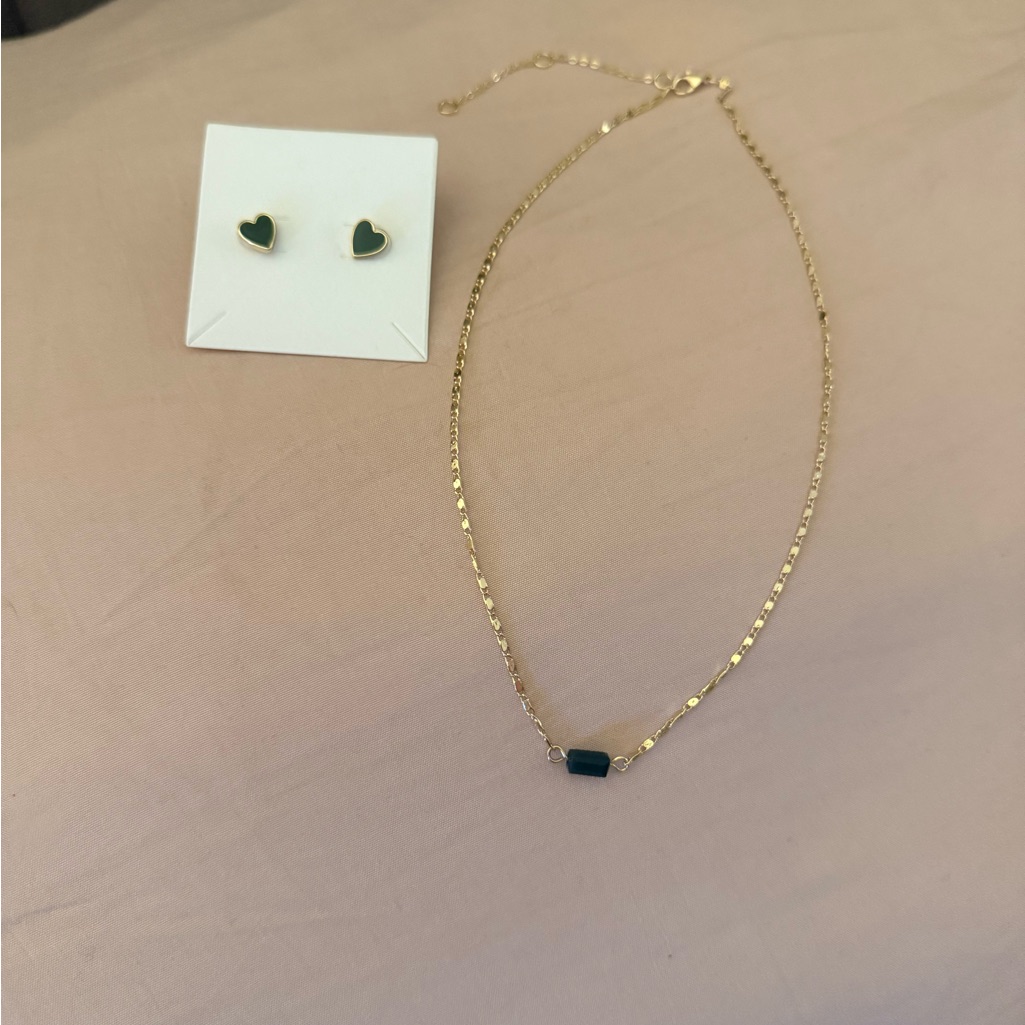 American Eagle Outfitters Gold And Green Heart Earrings 16$